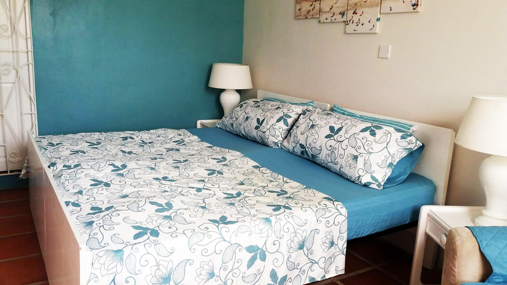 1 Bedroom Apartment: King-Size Bed